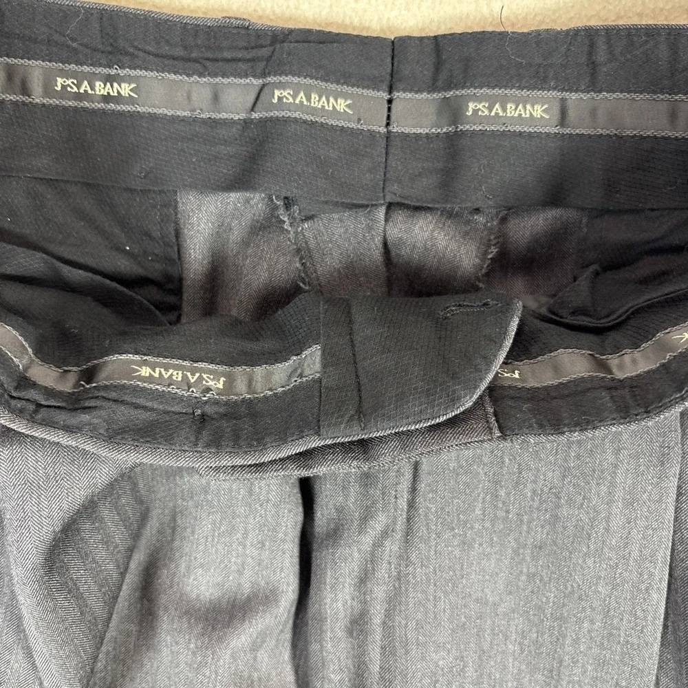 Jos A Bank Signature 2 Piece Suit Mens 43L/36W Gray Plaid 100% Wool Jacket Pants